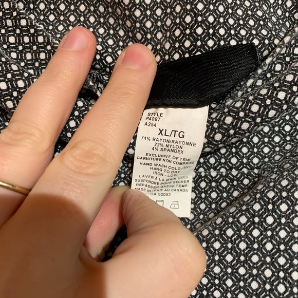 4/$25 Cute patterned high waisted skirt size XL - Picture 6 of 9